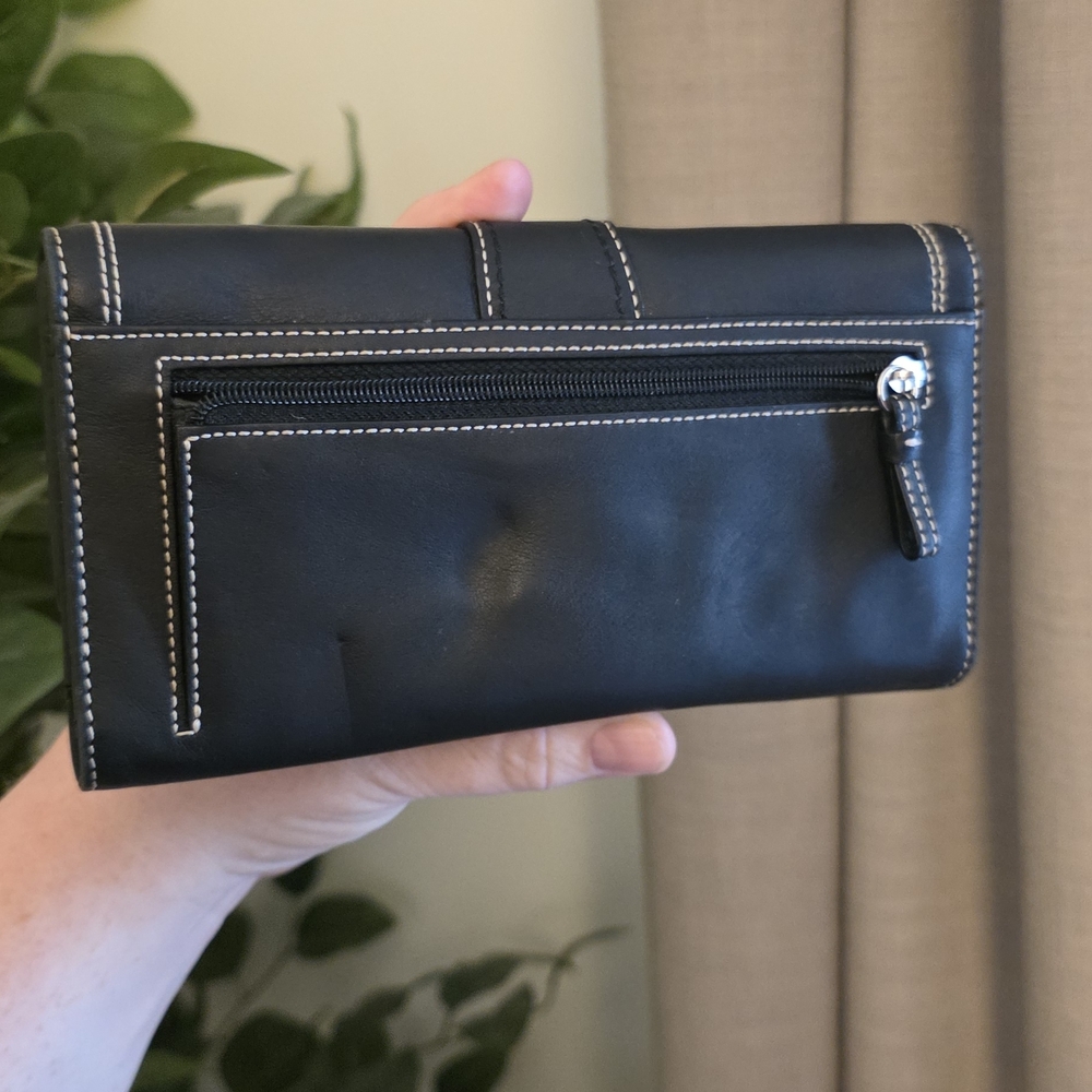 Coach Soho Black Leather Wallet with Silver Hardware - Picture 5 of 8